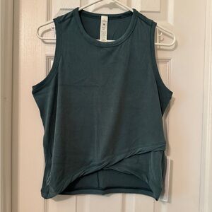 NWT Lululemon “Do the Twist” Cropped Tank - size 8
